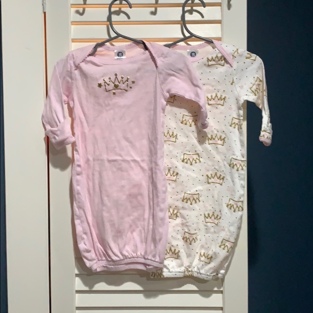 Gerber girls sleep gowns 0-6 month